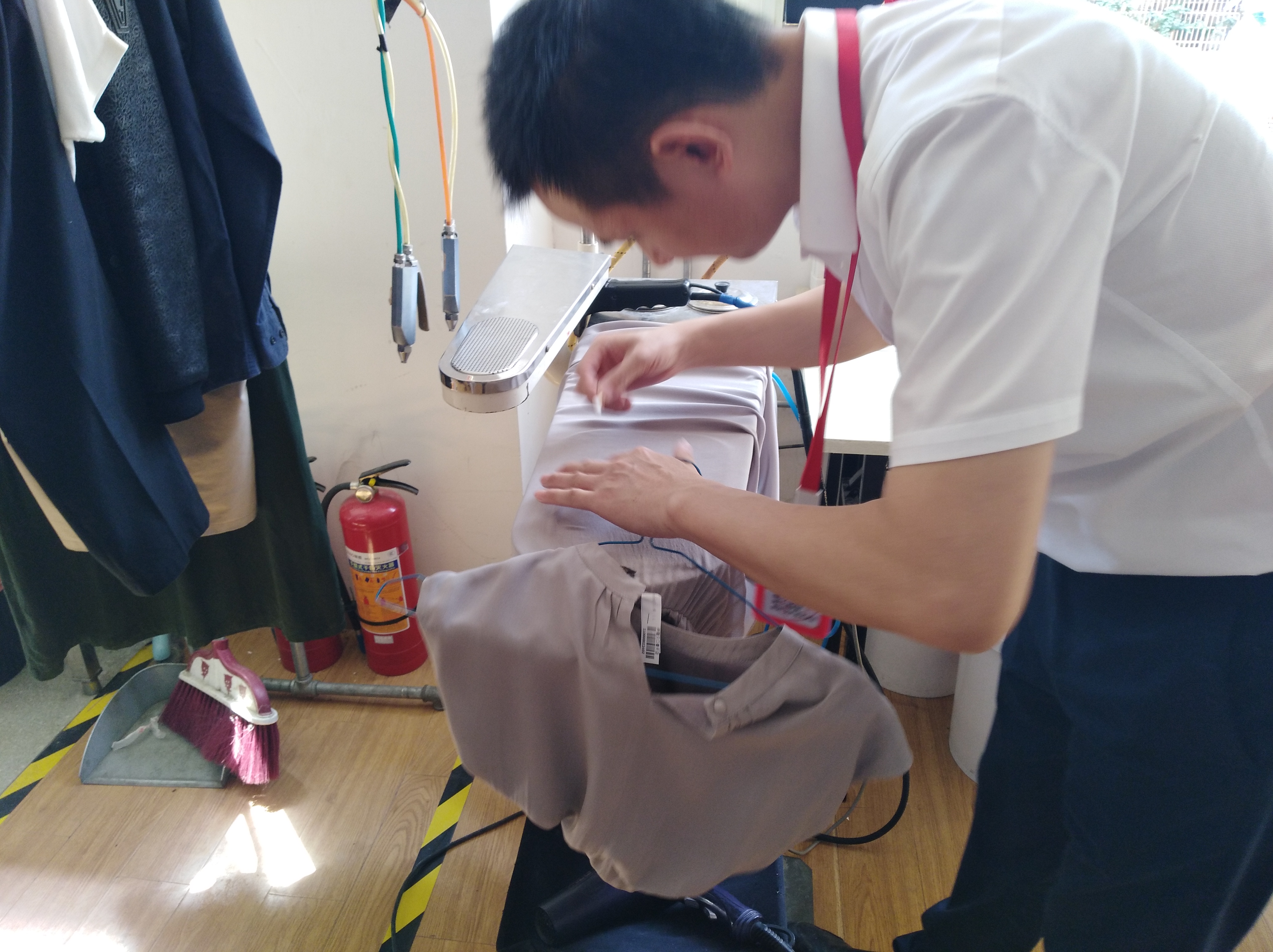 怎樣開干洗店?前期要學(xué)會(huì)干洗技術(shù)和干洗知識(shí)